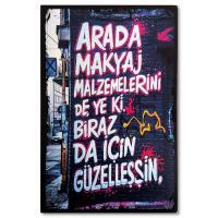 Duvar Yazisi Arada Makyaj Malzemelerini Ye