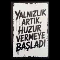 Duvar Dekoru Ahşap – “Yalnızlık Artık Huzur Vermeye Başladı” | Poster